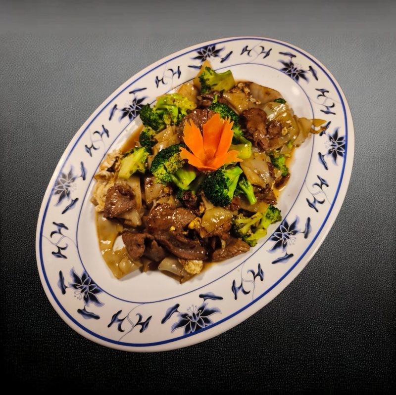 Bangkok Village dining