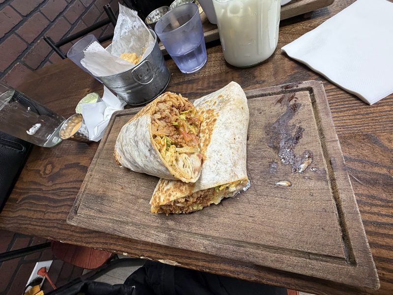 B'n Chingon Mexican Restaurant dining