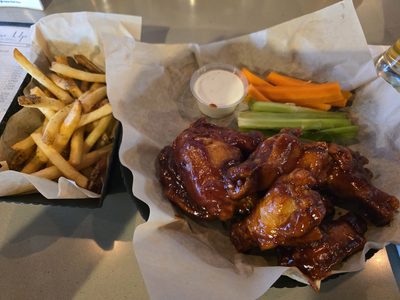 Bottoms Up Sports Bar & Grill photo 3