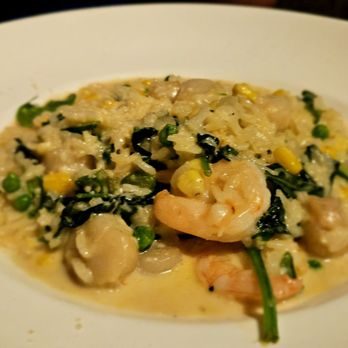 Cooper's Hawk Winery & Restaurant ambiance