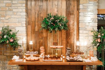 DeEtta's Bakery storefront in Naperville IL