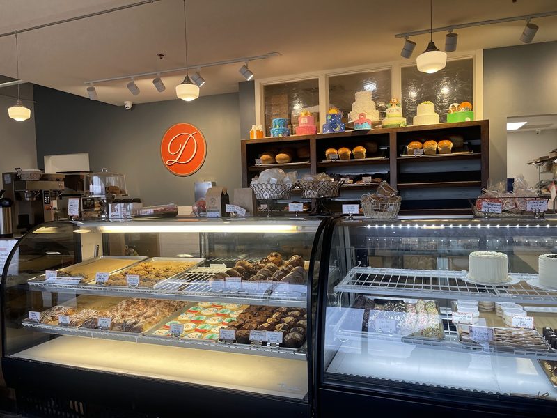 DeEtta's Bakery food