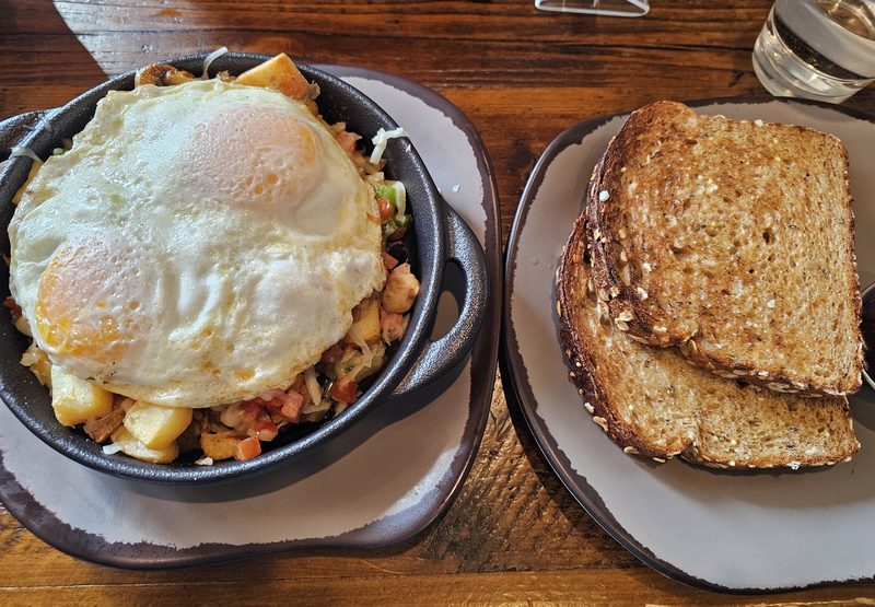 Egg Harbor Cafe ambiance