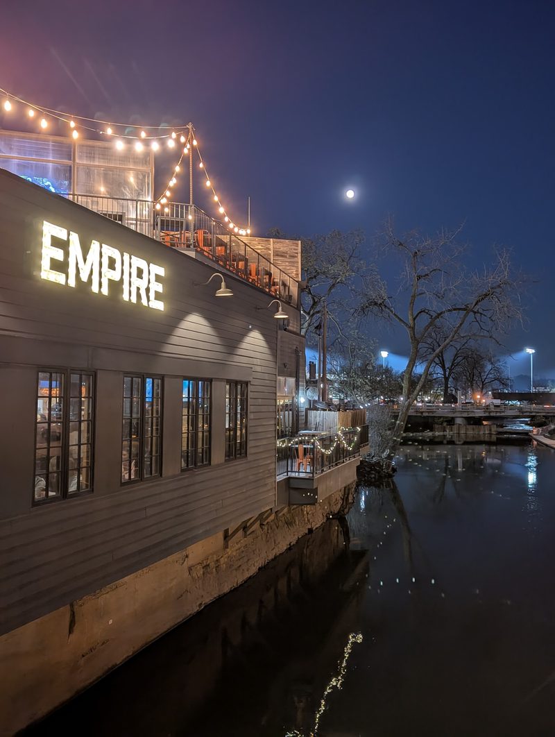 Empire Burgers & Brew ambiance