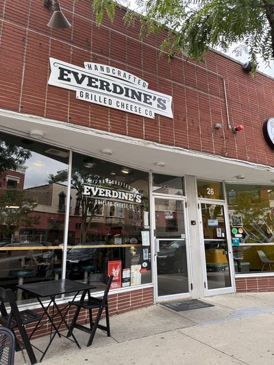 Everdine's Grilled Cheese Co. storefront in Naperville IL