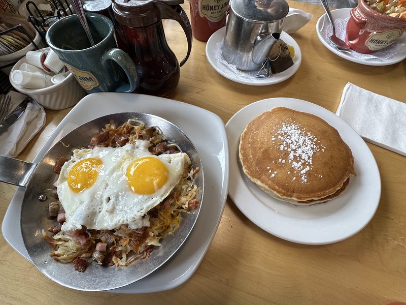 Honey Jam Cafe dining