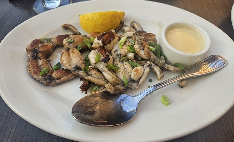 Hugo's Frog Bar & Fish House ambiance