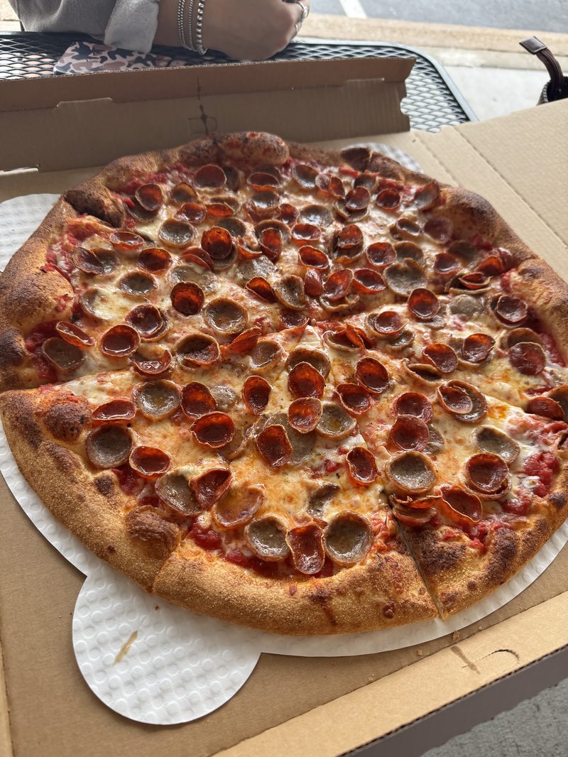 Little Pops NY Pizzeria dining