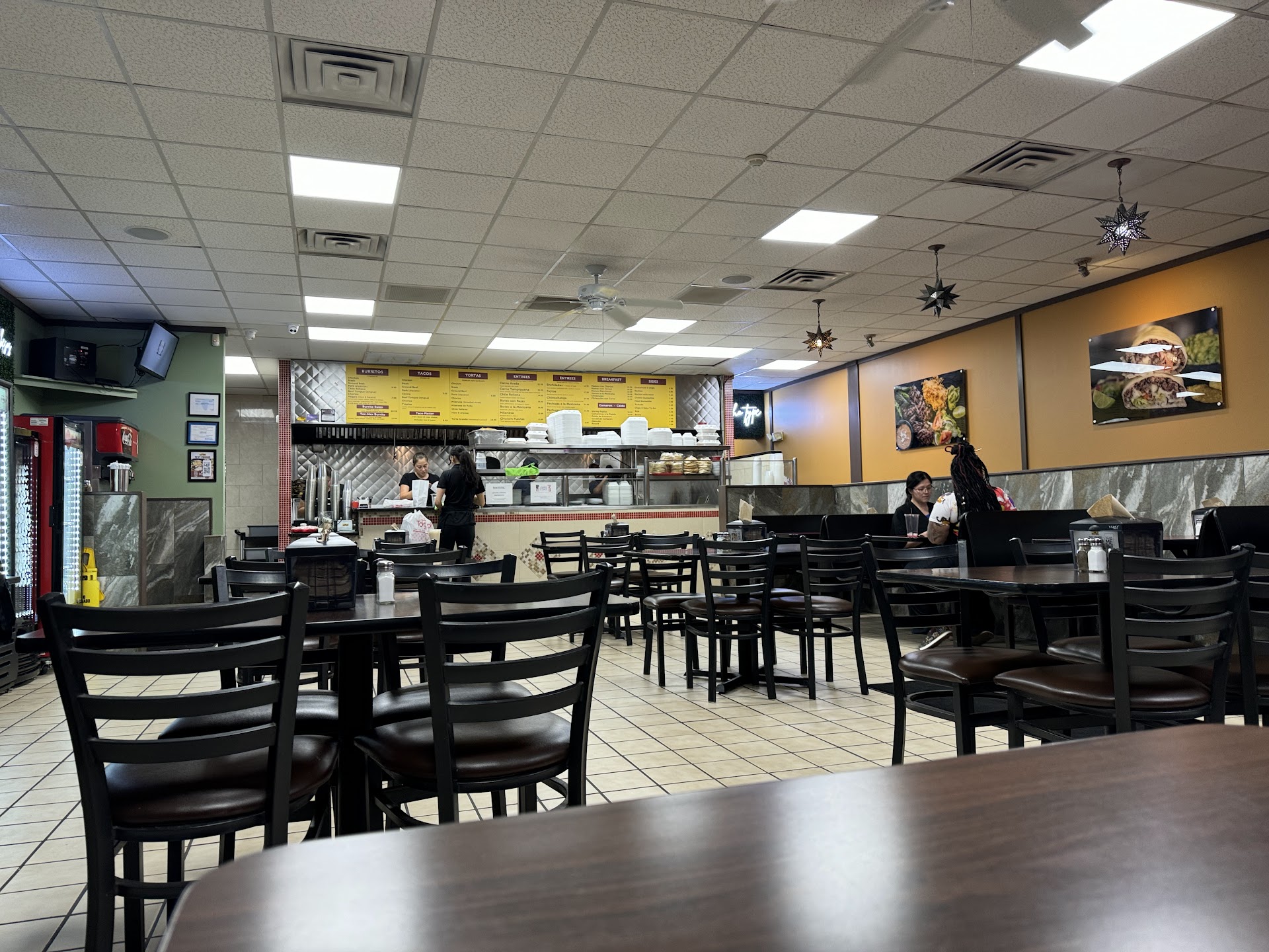 Los Burritos Tapatios ambiance