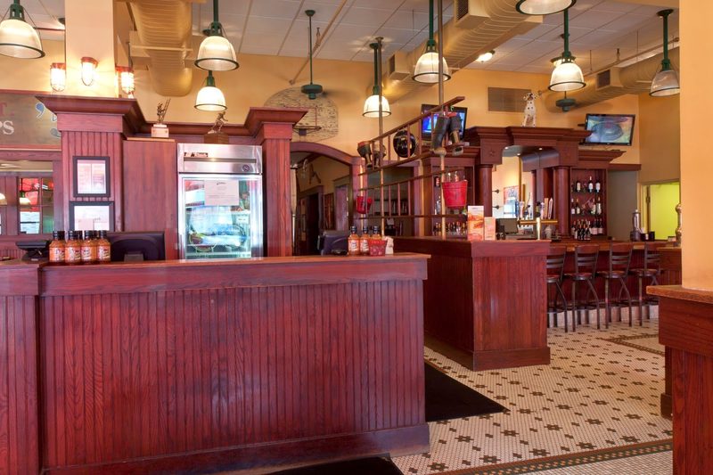 Lou Malnati's Pizzeria interior