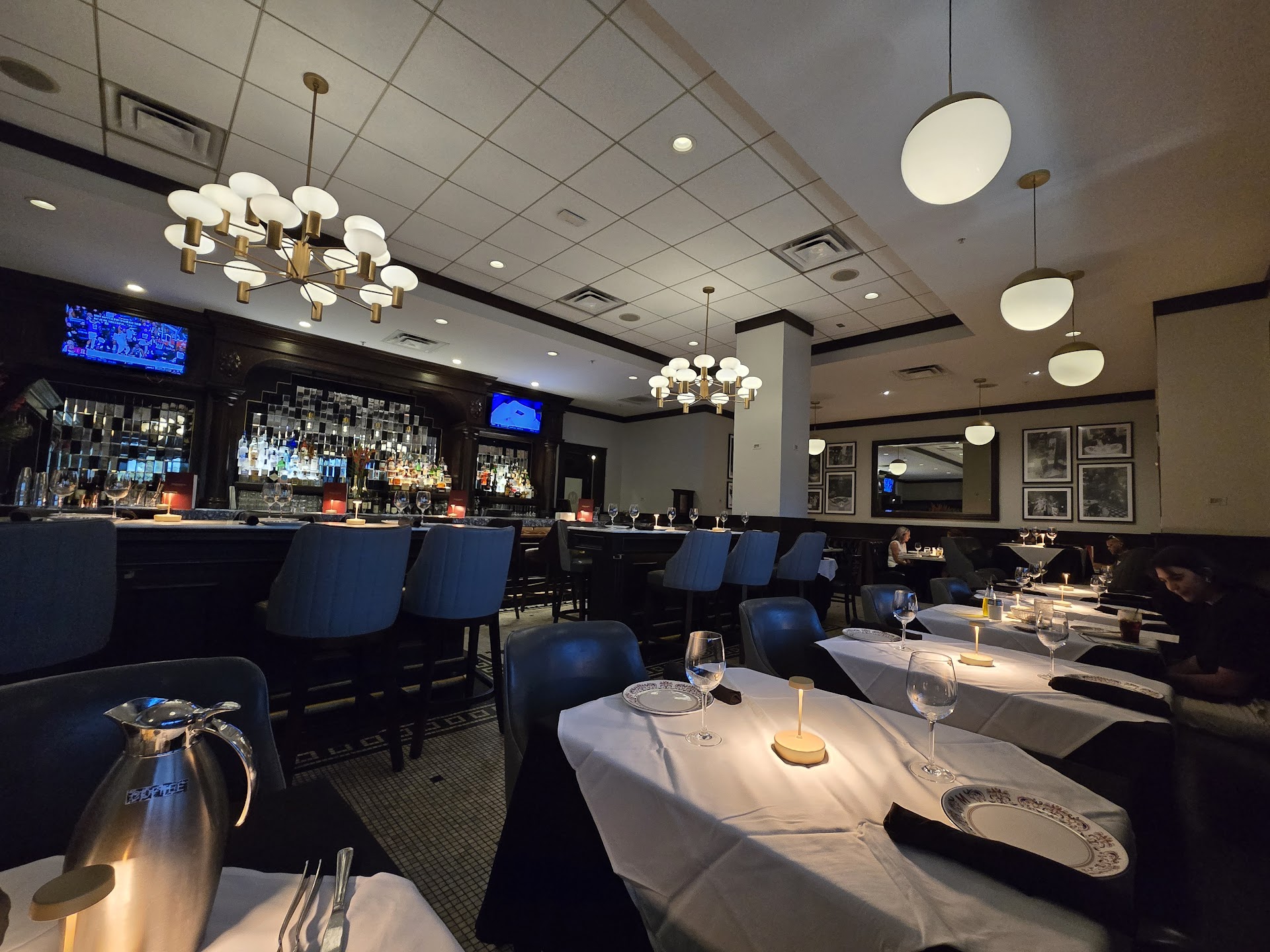 Maggiano's Little Italy ambiance