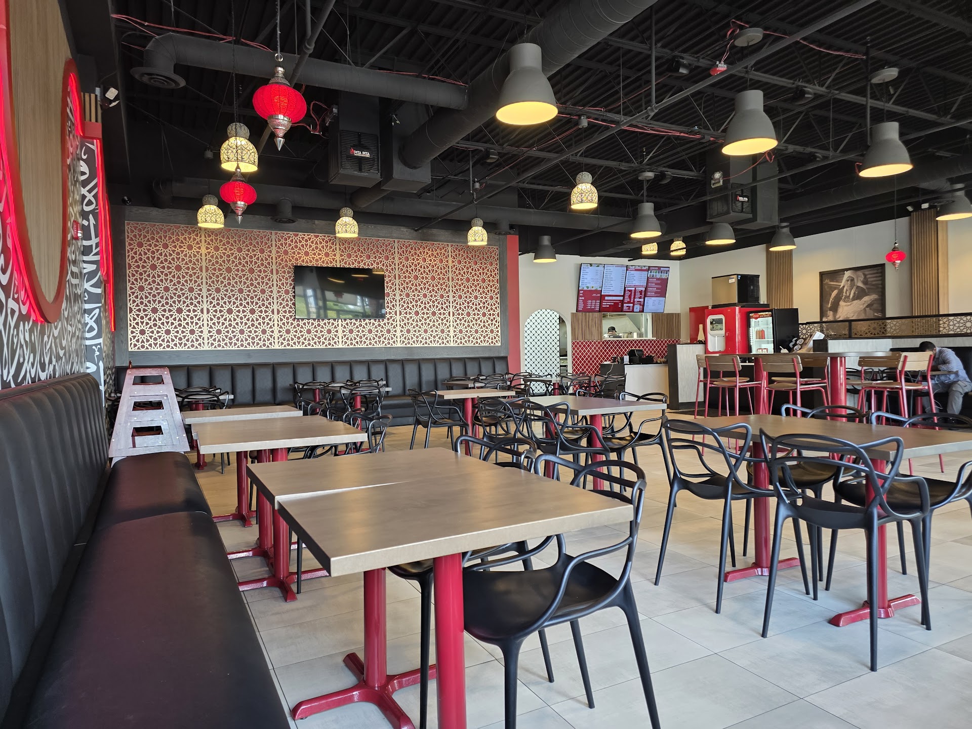 Pita Pita Mediterranean Grill ambiance