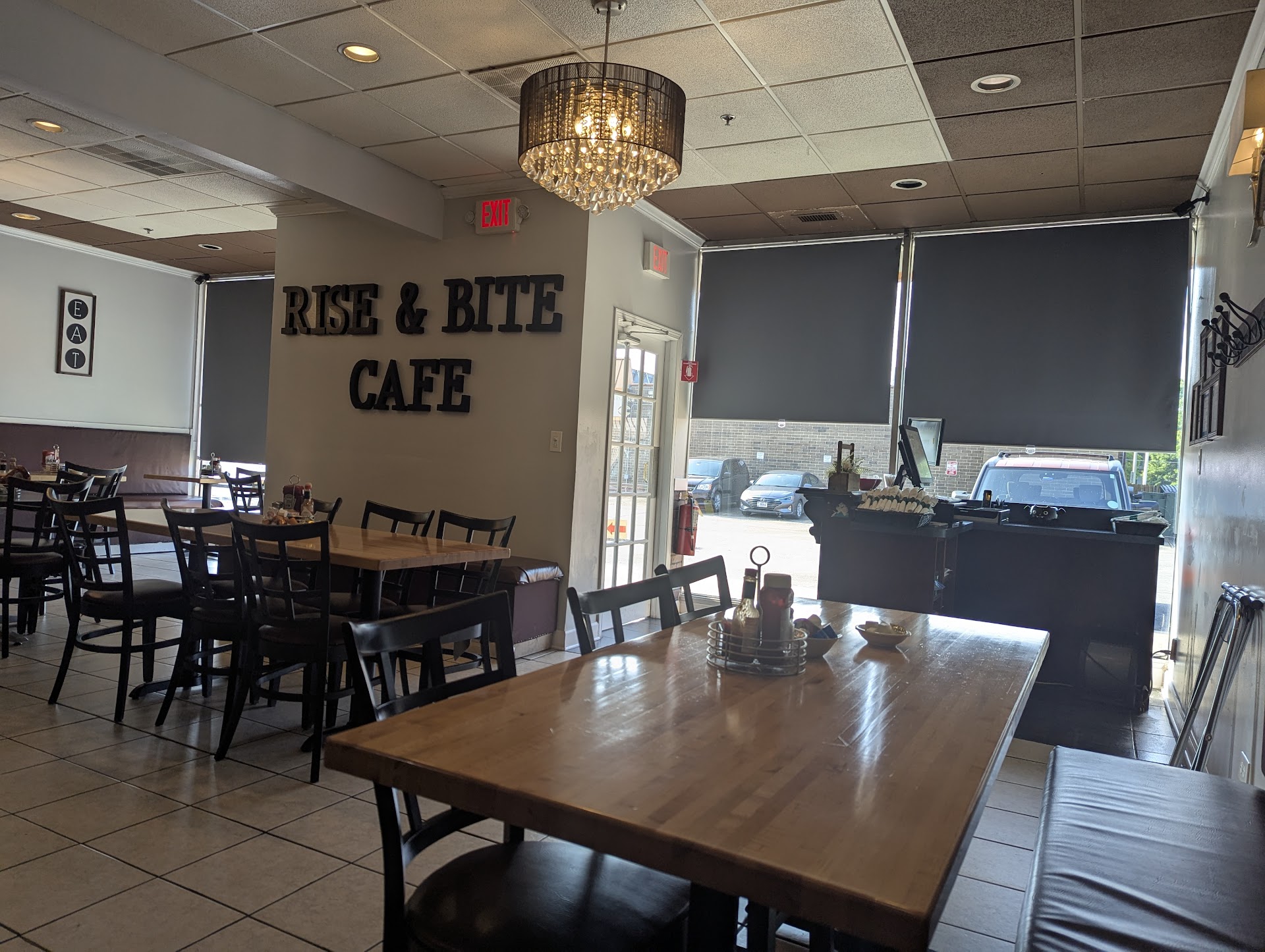 Rise & Bite Cafe ambiance