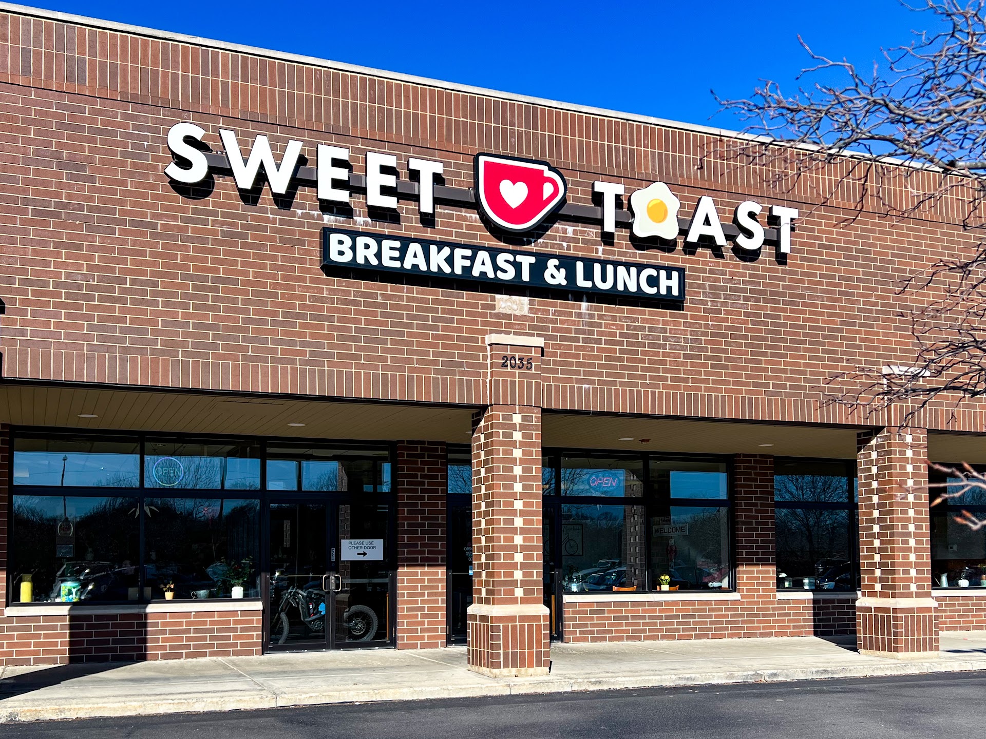 Sweet Toast Cafe interior
