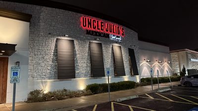 Uncle Julio's photo 6