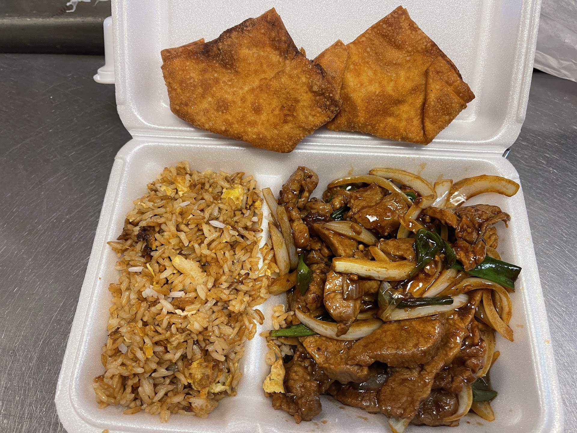 Yen Ching Chinese Restaurant ambiance